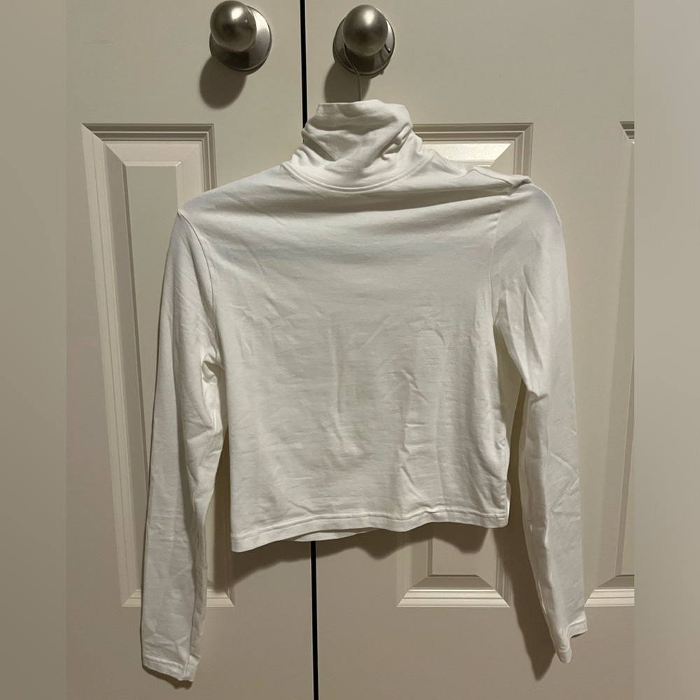 H&M Classic White Long Sleeve Turtleneck